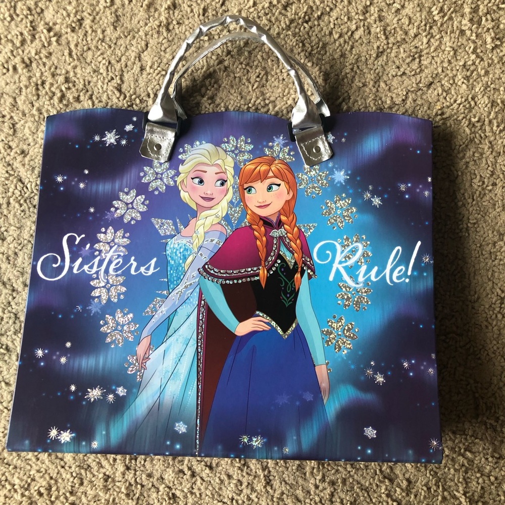 Frozen standing Accordion Folder